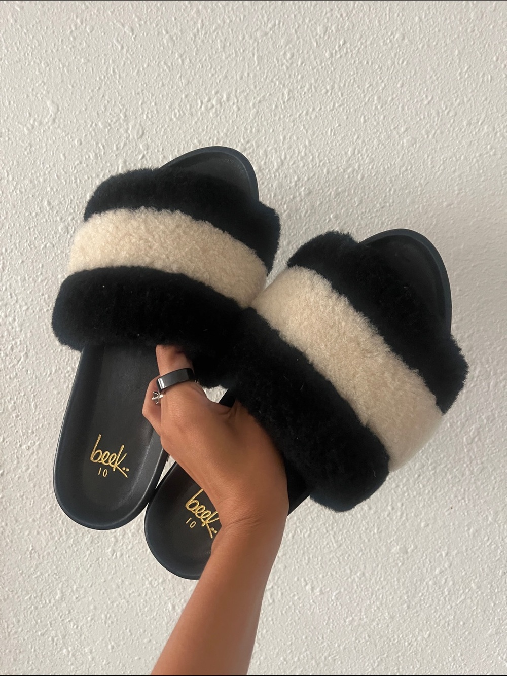 beek Black White Sherpa Slide Sandal Size 10